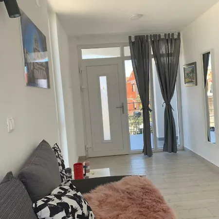 Modern Day Apartament Szybenik